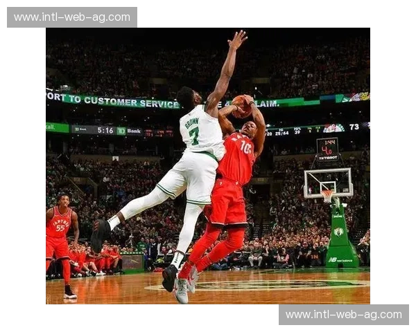 紫金之巅对垒铁血绿军：一场横跨世纪的宿命决战，谁才是真正的篮球图腾？