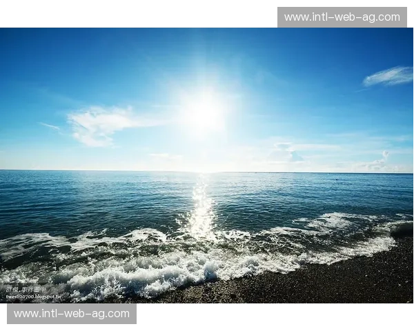 蓝白神话与橙色风暴：当爱琴海的坚韧遇见西非之林的狂野