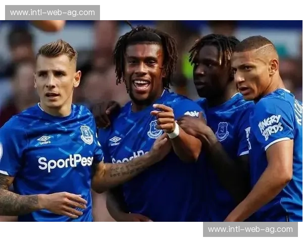 蓝军与太妃糖的激情碰撞:阿斯顿维拉与埃弗顿的英超史诗